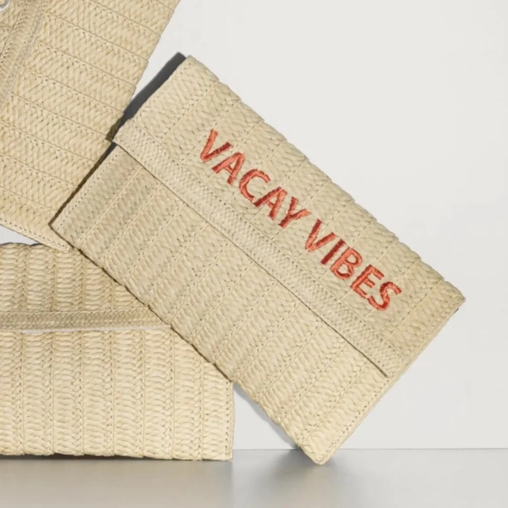 NWOT- Vacay Vibes Straw Clutch
